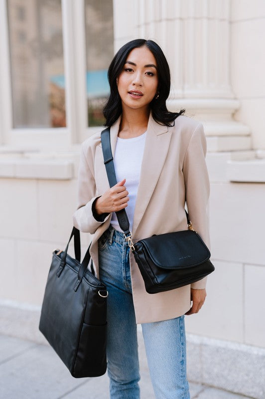 SIGNATURE CROSSBODY SHOULDER BAG WITH CARD WALLET