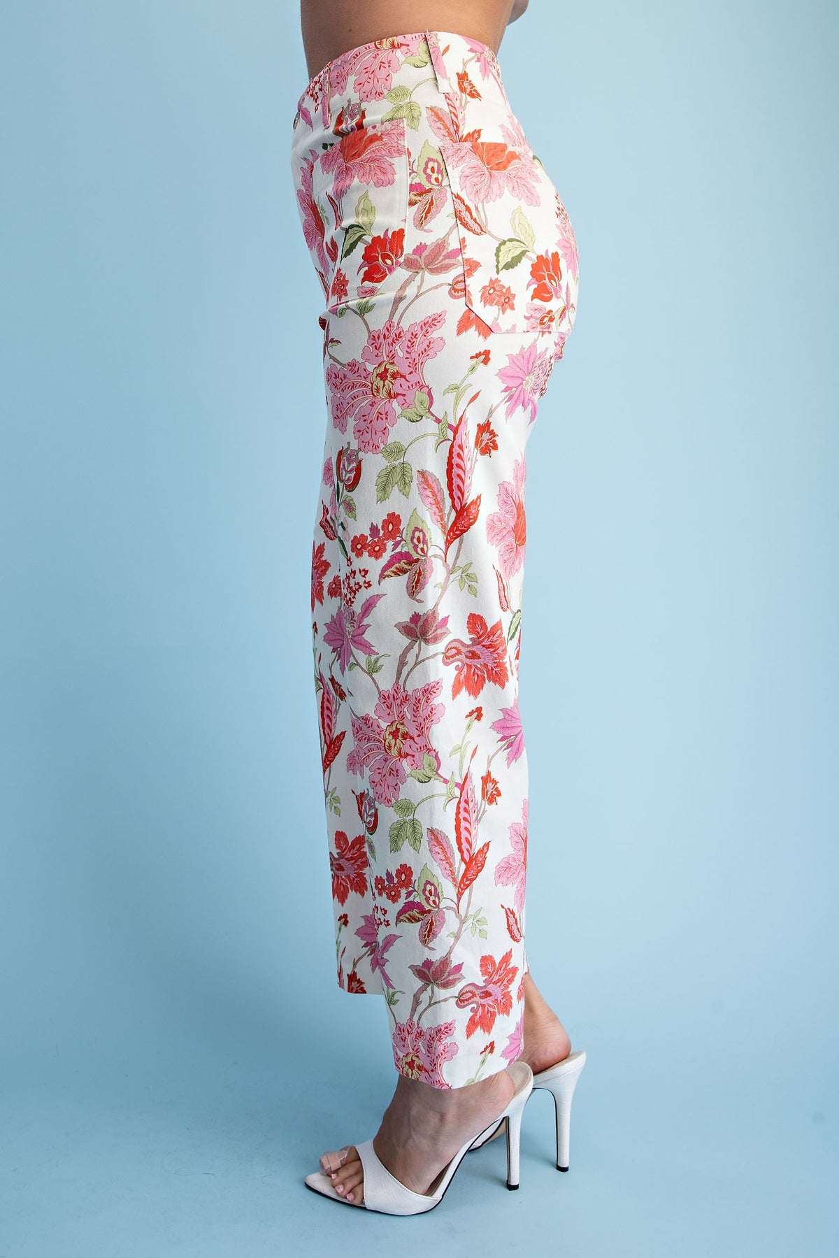 Gigio's Floral Ankle Cropped Pants in a Stretchy Denim-Like Fabric with Pockets
