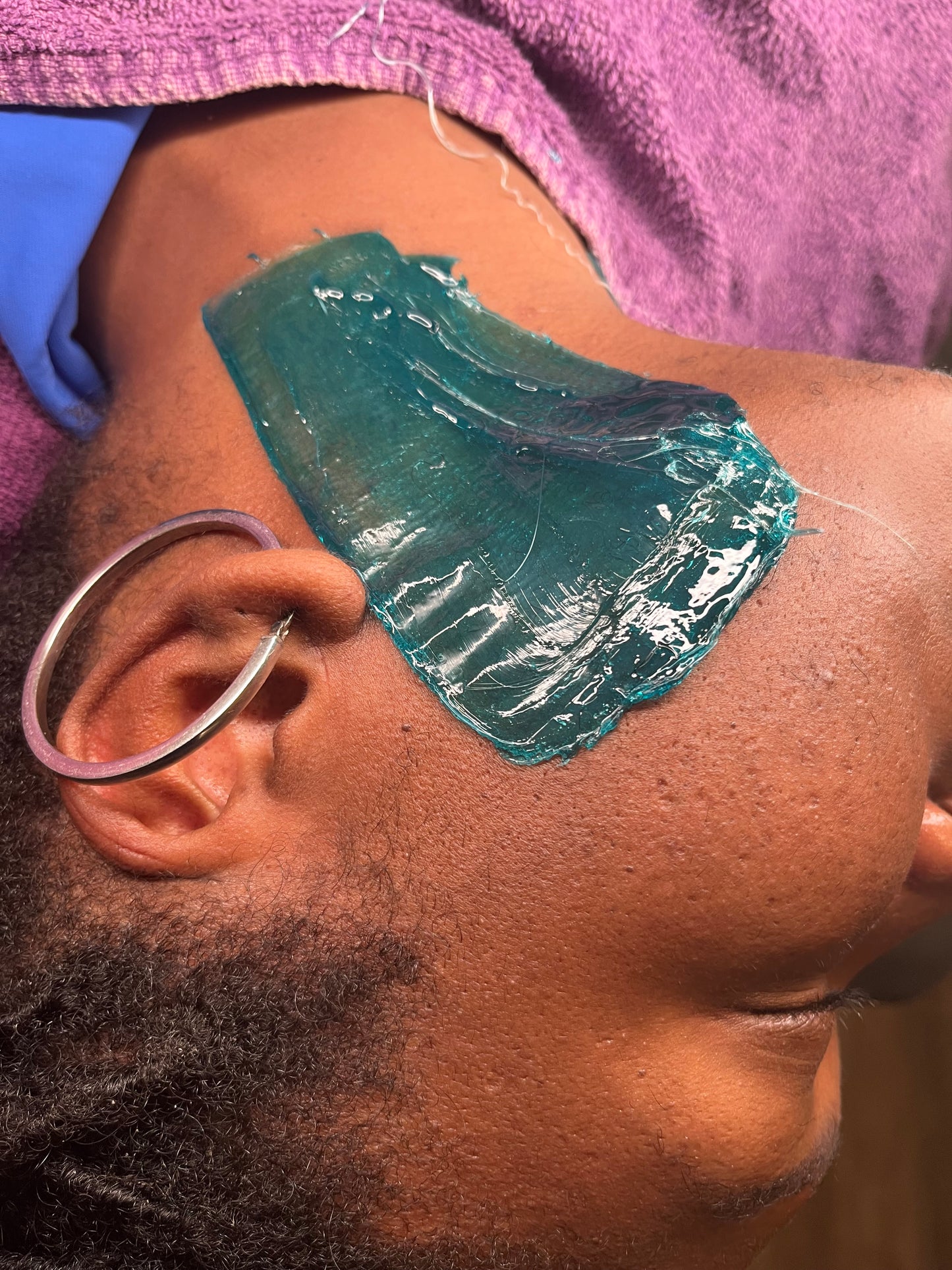 Full Face Wax (Excludes Brows & Neck) + Up to 10 Minutes of Tweezing